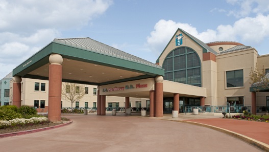 Foto exterior de la entrada frontal de Valley Children's Hospital