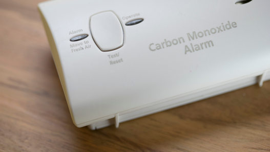 Foto de una alarma de monóxido de carbono