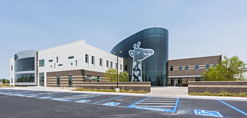 Fotografía exterior del <i>Eagle Oaks Specialty Care Center</i> de <i>Valley Children's</i> en Bakersfield