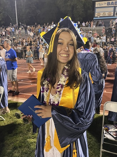 Foto de Makayla en su graduación de la escuela secundaria