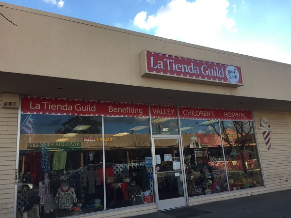 Fachada de La Tienda <i1>Thrift Shop</i1>