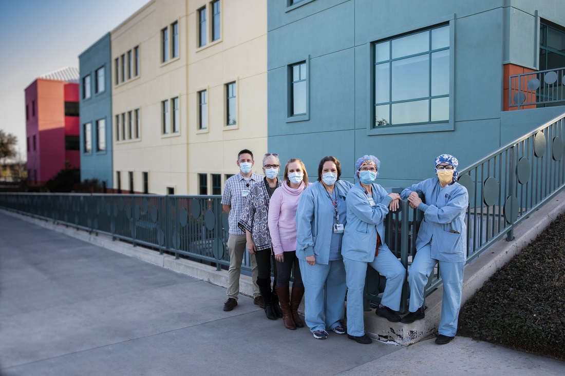 Foto grupal del Comité del grupo de trabajo a cargo de la prevención de las infecciones del sitio quirúrgico del <i>Valley Children's</i>