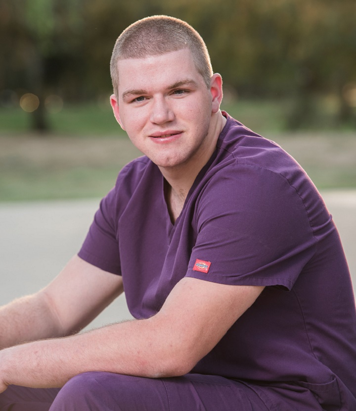 Foto del participante Dylan del Programa de Supervivencia del Cáncer Infantil