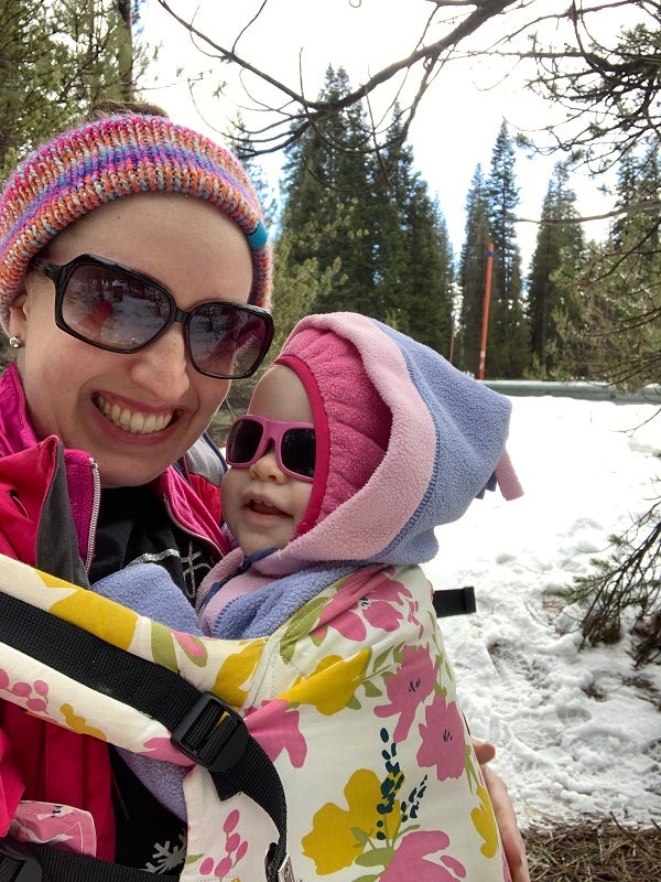 La Dra. Nelson disfruta de la nieve de forma segura con su familia