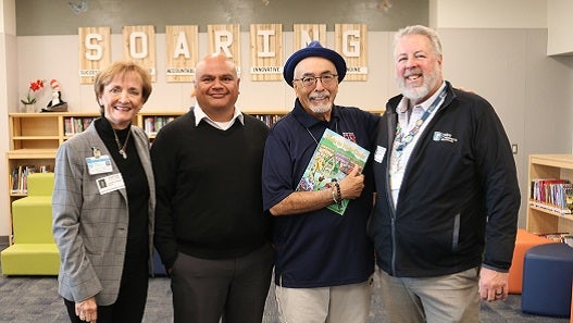 Foto de Lynne Ashbeck, Juan Felipe Herrera y Brian Baker