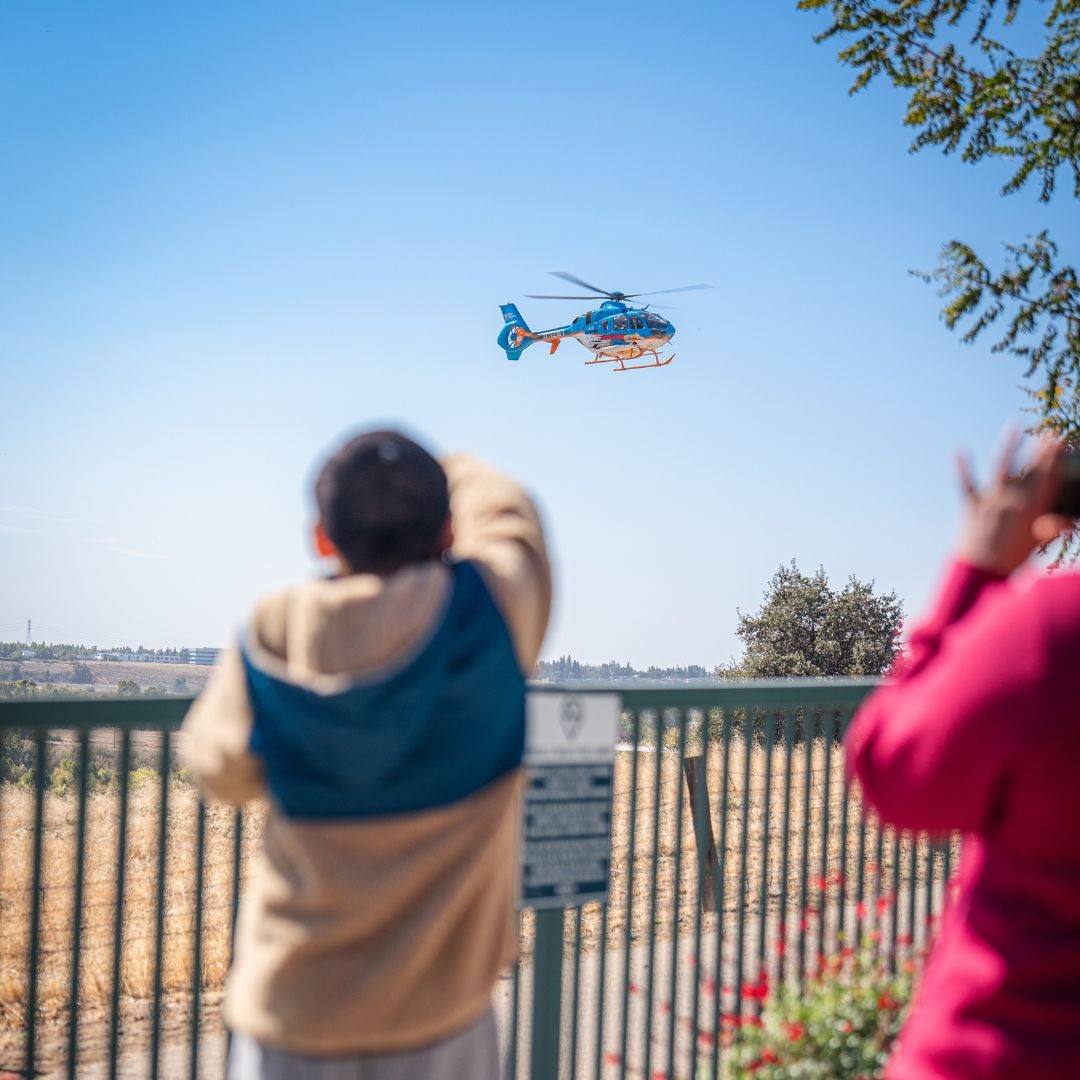 Air George with Child Pointing at it